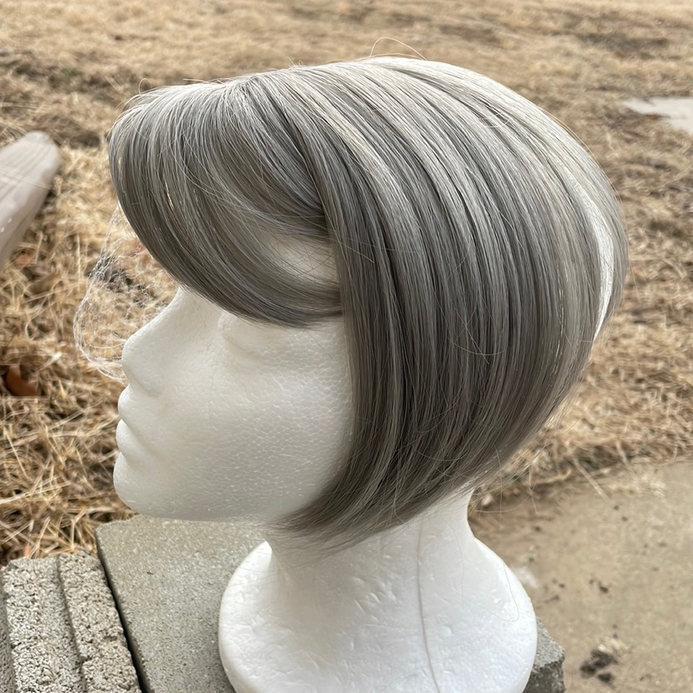 NWT 11” approx dim grey topper straight short w bangs parting soft silver gray
